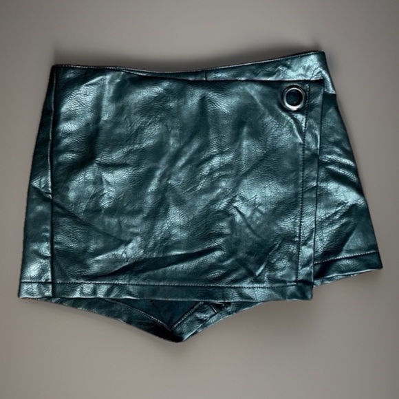VINTAGE Runway Steampunk CHIC Faux Leather Black Envelope Shorts / Short…